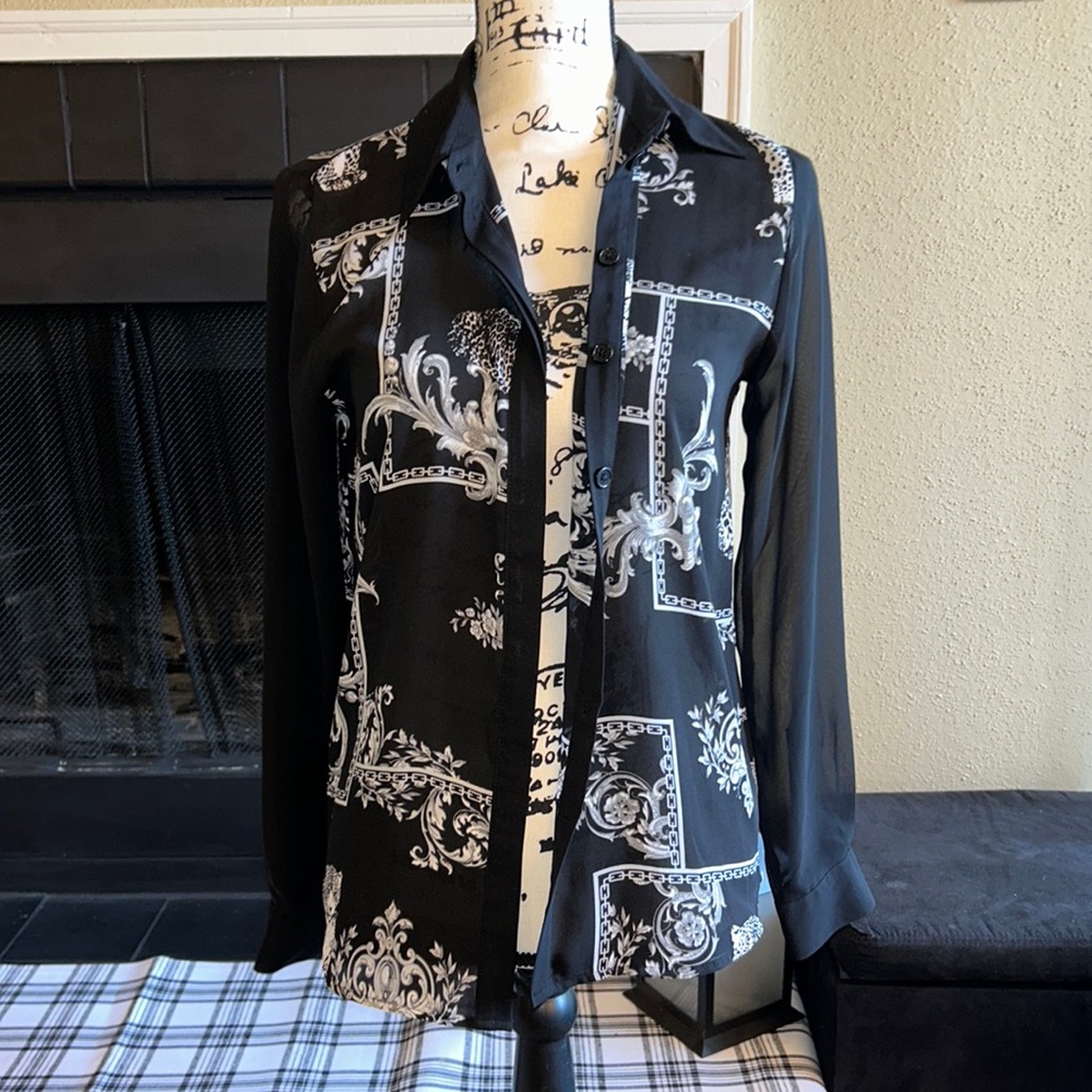 🩵5 FOR $10 SALE 🩵 Forever 21 Button Down Top - Picture 1 of 3